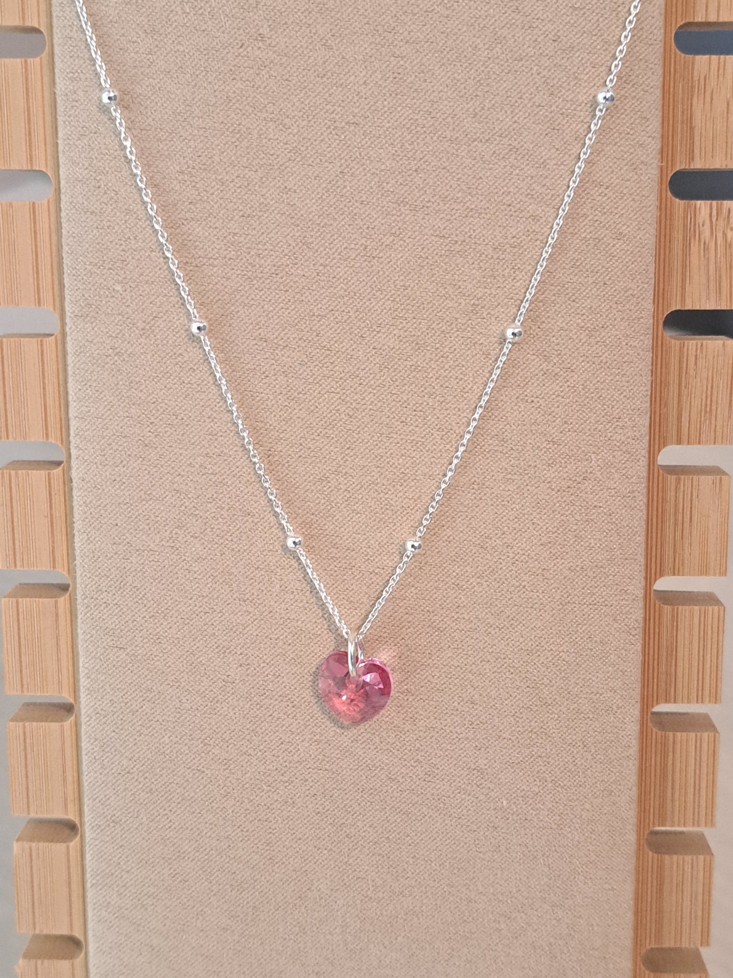 Collier femmes en argent chaîne perlée pendentif coeur cristal rose. Site de bijoux en ligne. France