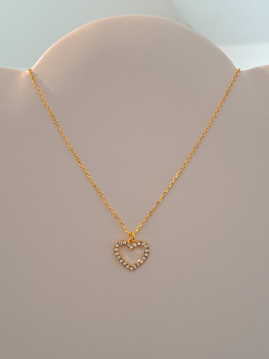 Collier doré avec pendentif coeur orné de cristaux