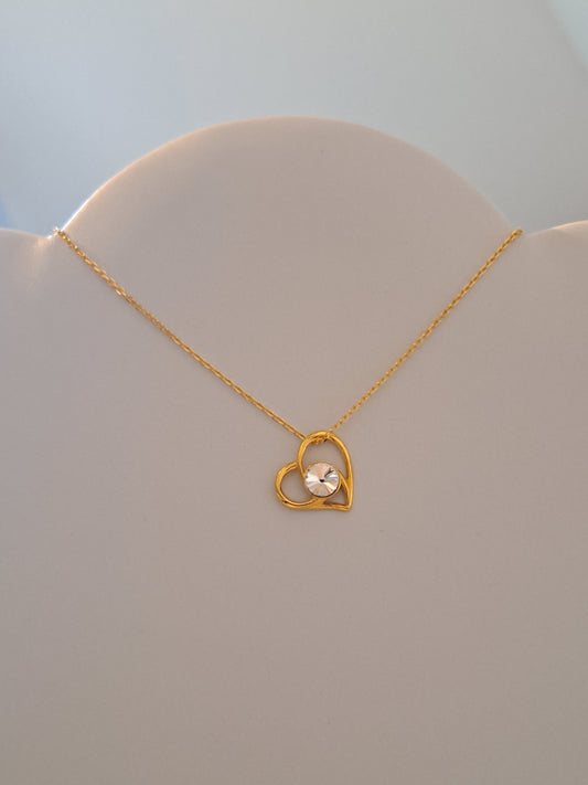 Collier doré avec pendentif coeur orné d'un cristal